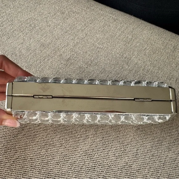 La Regale Elegant Silver Clutch Bag - Picture 5 of 15